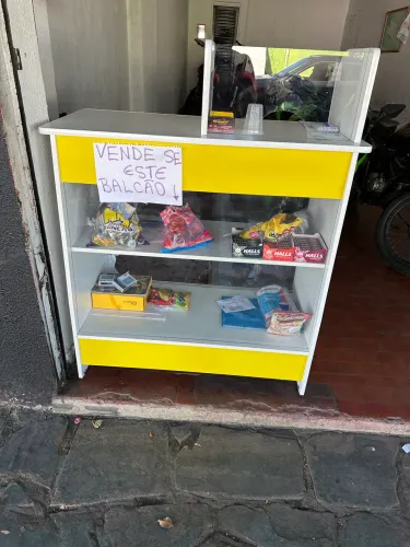 Vendo balcão caixa semi novo