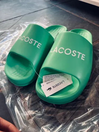 Chinelo serve slide Lacoste 