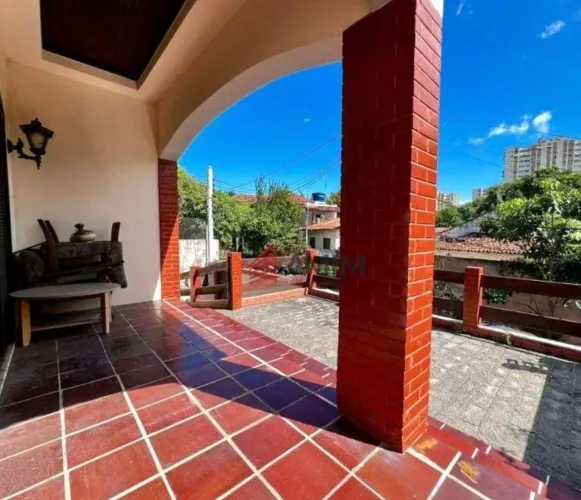 Casa com 4 quartos sendo 1 suíte e 2 vagas com 205m² - Fátima - Niterói/RJ