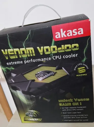 Cooler Akasa Venom Voodoo 6 heatpipes e duas ventoinhas de 120 mm