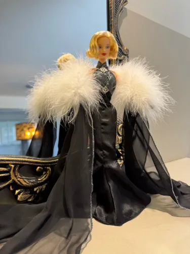 Barbie 1930's Steppin' Out (Great Fashions of the 20th Century) 1998