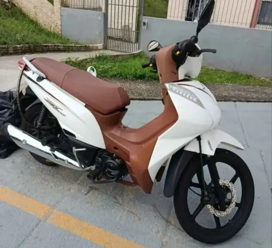 moto 125 top