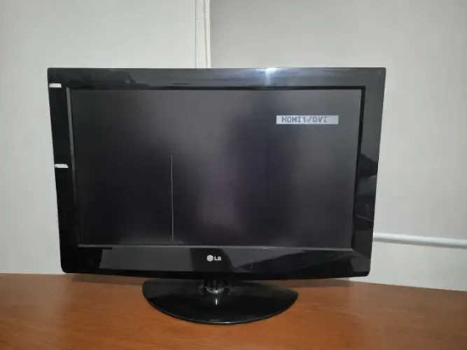 TV LG LCD 32 polegadas modelo 32LC4R em bom estado de conservação.