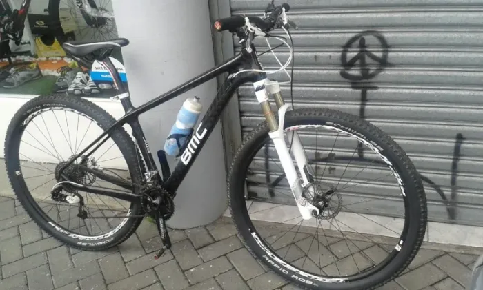  Mountainbike BMC Aro 29 - Quadro OEM em Fibra de Carbono com kit SRAM