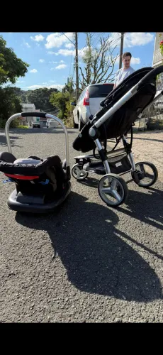 Carrinho de bebê kiddo caracol com bebê conforto