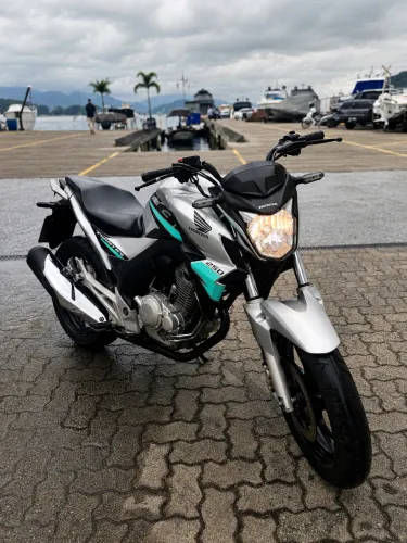 ?Cb Twister 250f 2021 ? peças novas pintura zera. ?dok em dia. ?troco em gol