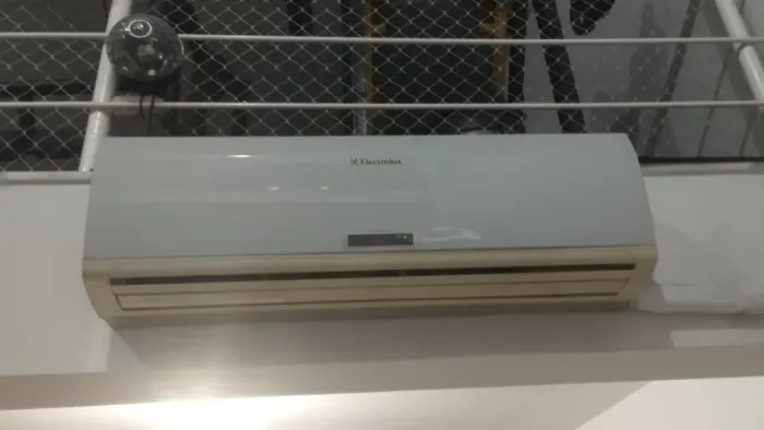 Ar condicionado 18000 btus electrolux ( ESTRAGADO )