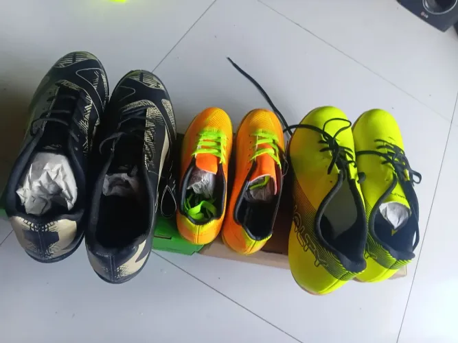 Vende se 3 pares de socite zerado na caixa por 120 reais aceito propostas. *38