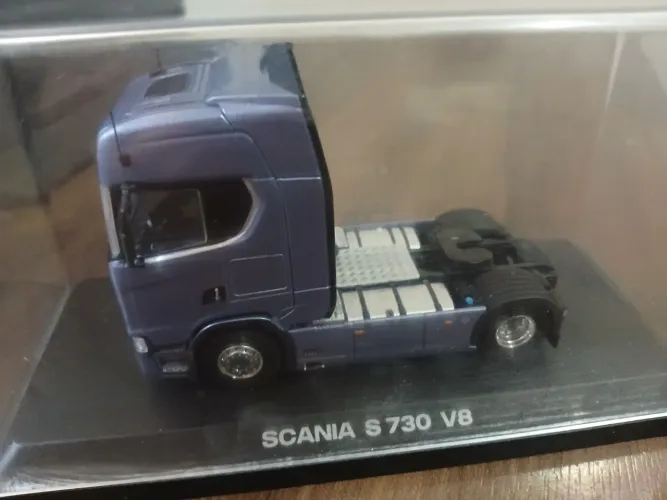 Vendo miniatura ogirinal Scania S730 V8 ACEITO OFERTAS