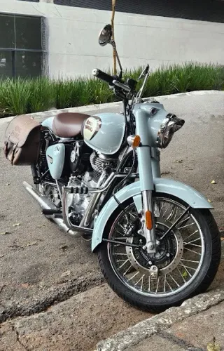 Royal Enfield Classic 350 Halcyon Grey, a azul clara mais bonita, praticamente 0km.