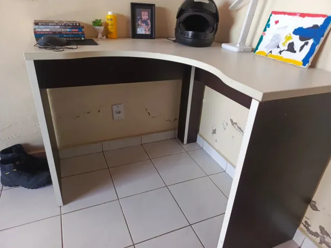 Mesa em L para estudos 