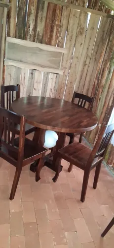 Mesa em Marchetaria com 4 Cadeiras de Madeira