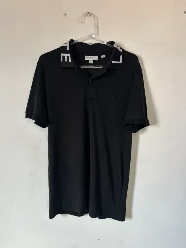 Polo lacoste letreiro