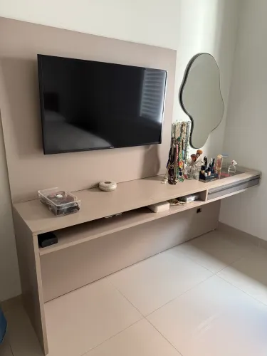 Painel de TV com penteadeira 
