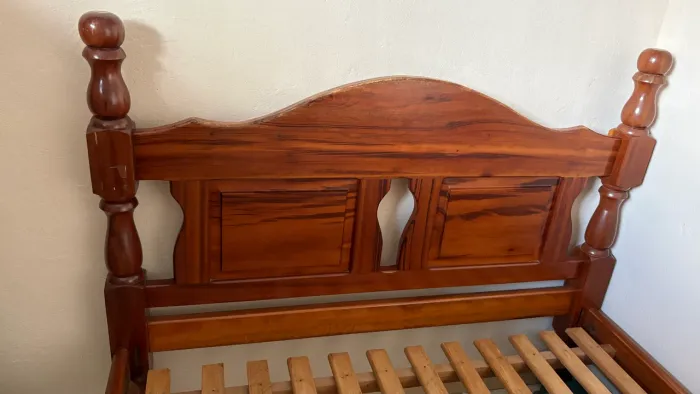 Cama de casal madeira maciça 