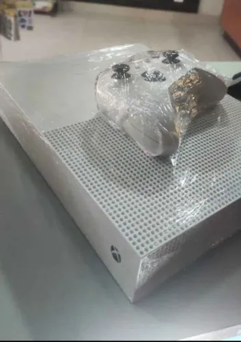 Xbox one s com mais de 100 jogos parcelo até 12 x