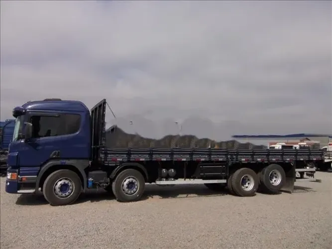 Scania P310 2014 8x2 Carroceria