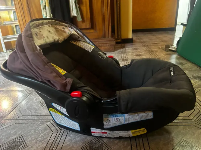 Bebê conforto com base pra carro
