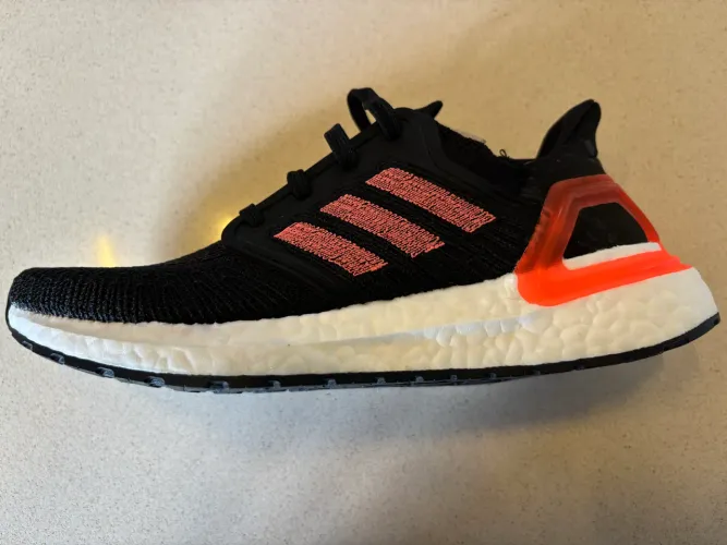 Tênis Adidas Ultraboost 20 W - SEM USO