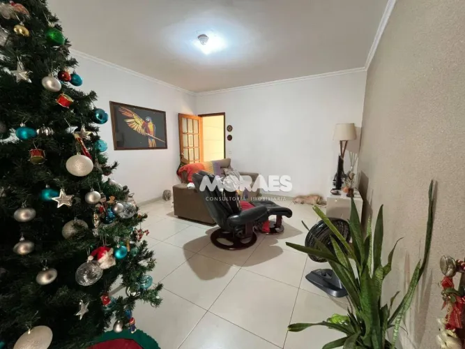 Casa térrea com 3 quartos (1 suíte), 2 vagas, à venda 180 m² por R$ 420.000 - Vila Pacífic