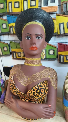 BONECA NAMORADEIRA DE BUSTO GG