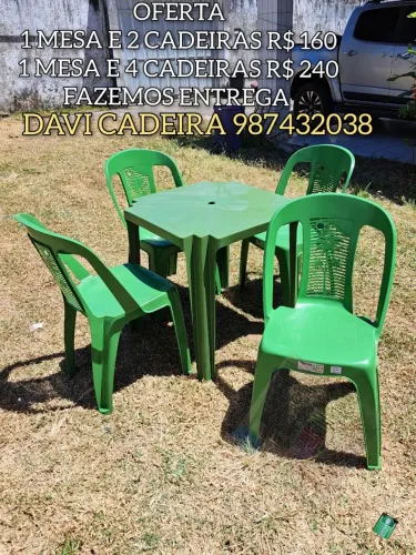 MESA QUADRADA COM CADEIRAS DE PLASTICO DD. FMFMD DJDMD