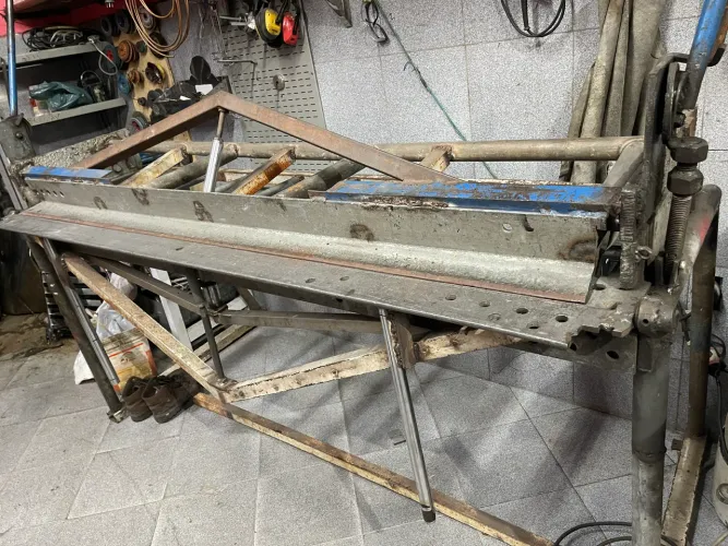 Vendo máquina de dobrar chapa caseira 