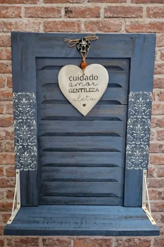 Prateleira de madeira azul