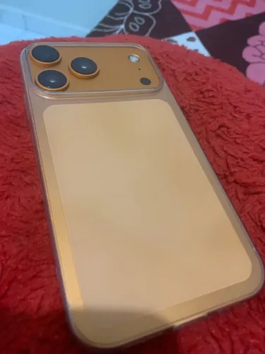 Vendo iPhone xr na carcaça do 17 pro outro troco 