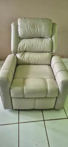 Poltrona para descanso em couro