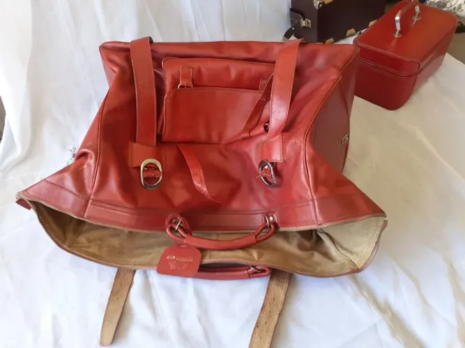 Bolsa em couro legítimo,  anos 70.