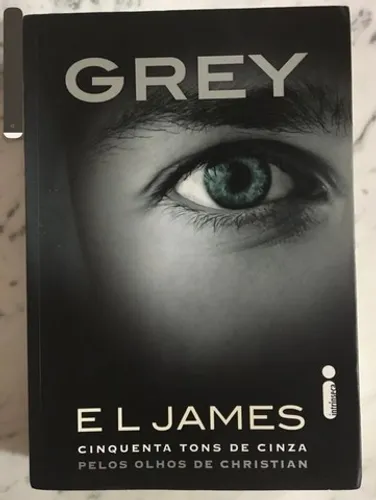 Livro Grey Cinquenta Tons de Cinza pelos olhos de Christian novo 