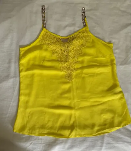 Blusa de renda amarela