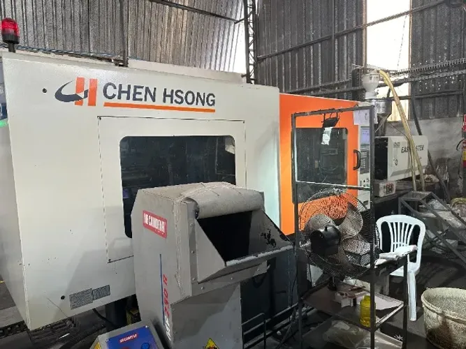Injetora de Plástico Chen Hsong modelo EM260-SVP/2