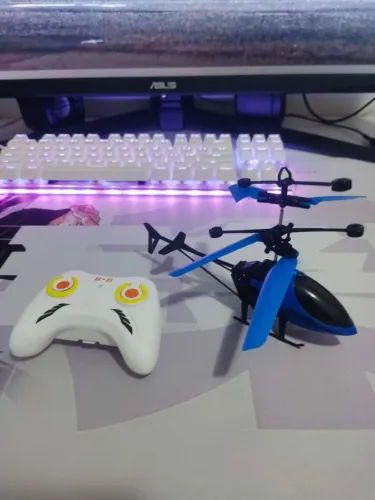 Mini Helicóptero Com Controle Remoto Sensor Brinquedo Voa