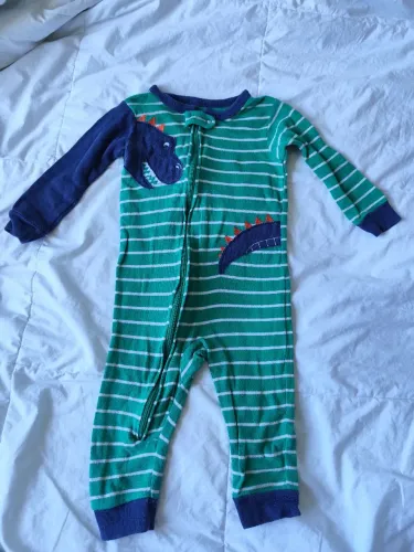 Vendo macacão carters 12 M