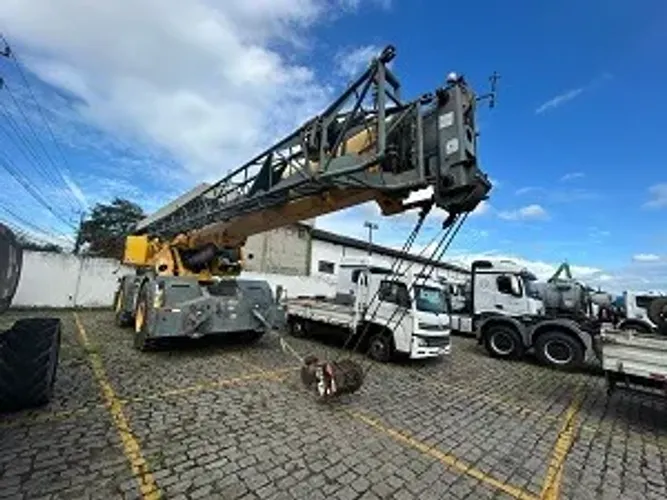 Caminhão Guindaste Grove RT765E 4x4