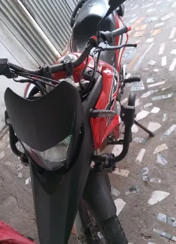 Vendo moto XRE 300 em dias 