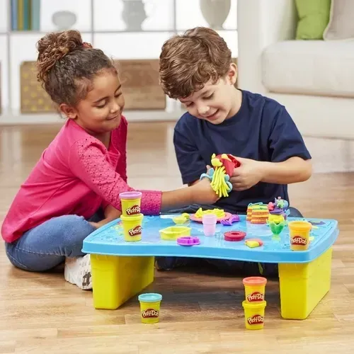 Mesinha de atividades oficial Playdoh Hasbro com 30 acessórios bem conservada
