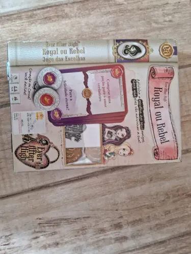 Jogo de tabuleiro Ever After High Royal ou Rebel