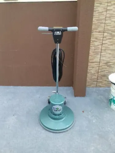 Limpeza e Tratamento de Pisos.