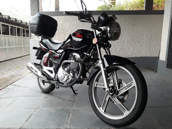 Moto Suzuki 