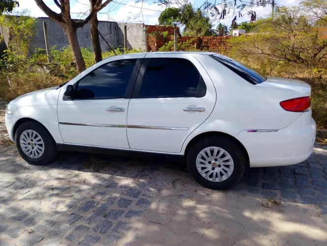 Fiat Siena Tetrafuel 1.4 MPI Fire Flex 8V 4P 2011