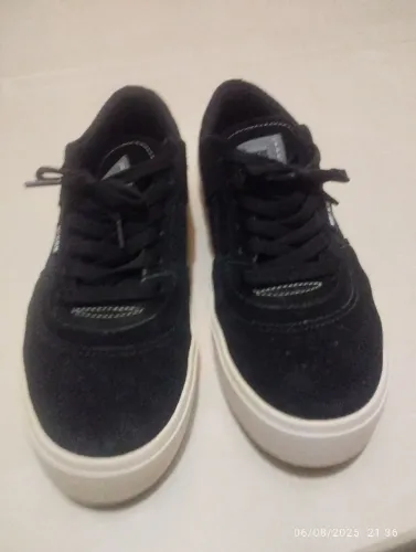 Tênis Preto com Sola Branca