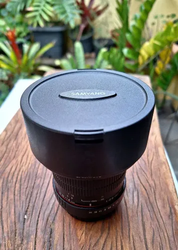 Lente Samyang 14mm f/2.8 p/ Canon EF - Ideal p/ paisagem e astrofotografia<br><br>