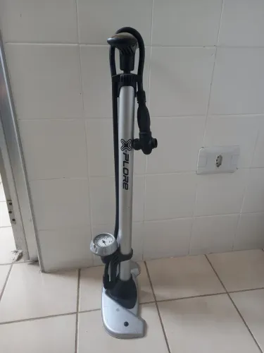 Bomba de bicicleta de chão x-plore