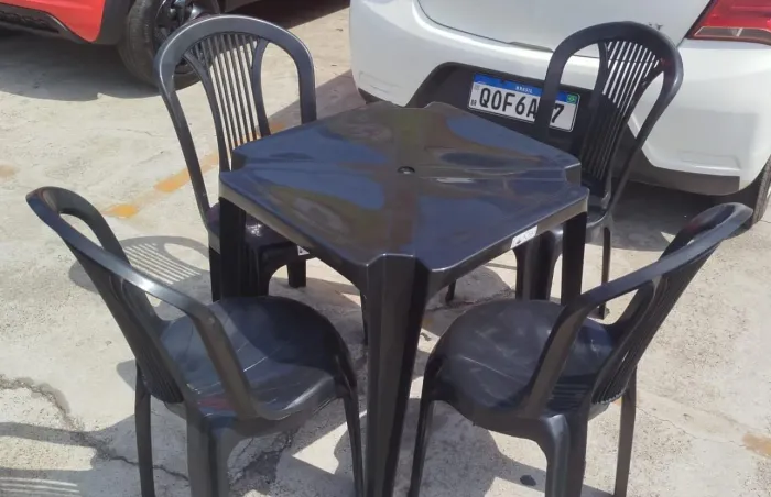 Jogos de mesa novo. Preto com 5 peças. Produto nacional com selo do Inmetro.