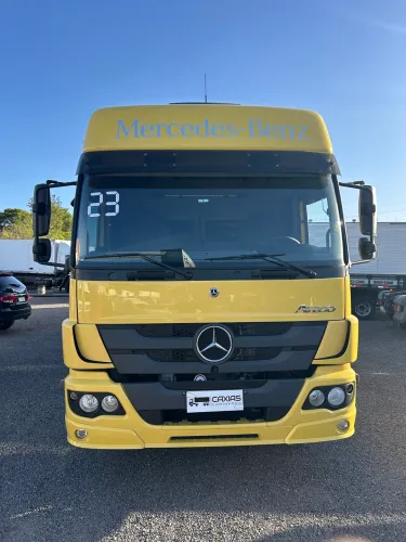 Mercedes Atego 3030 com caçamba agrícola