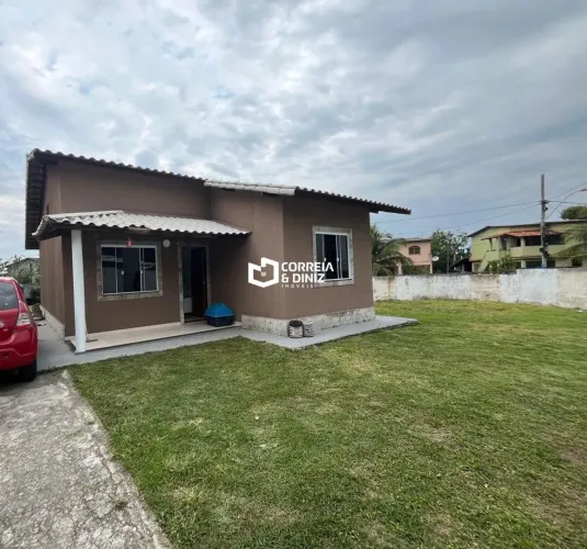 Casa Ampla toda em porcelanato com um ótimo espaço de terreno em São José do Imb