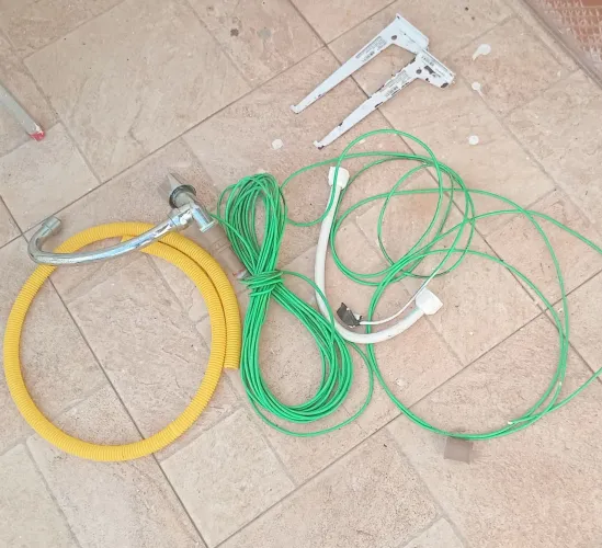 Resto de Material de Obra (Farolândia)